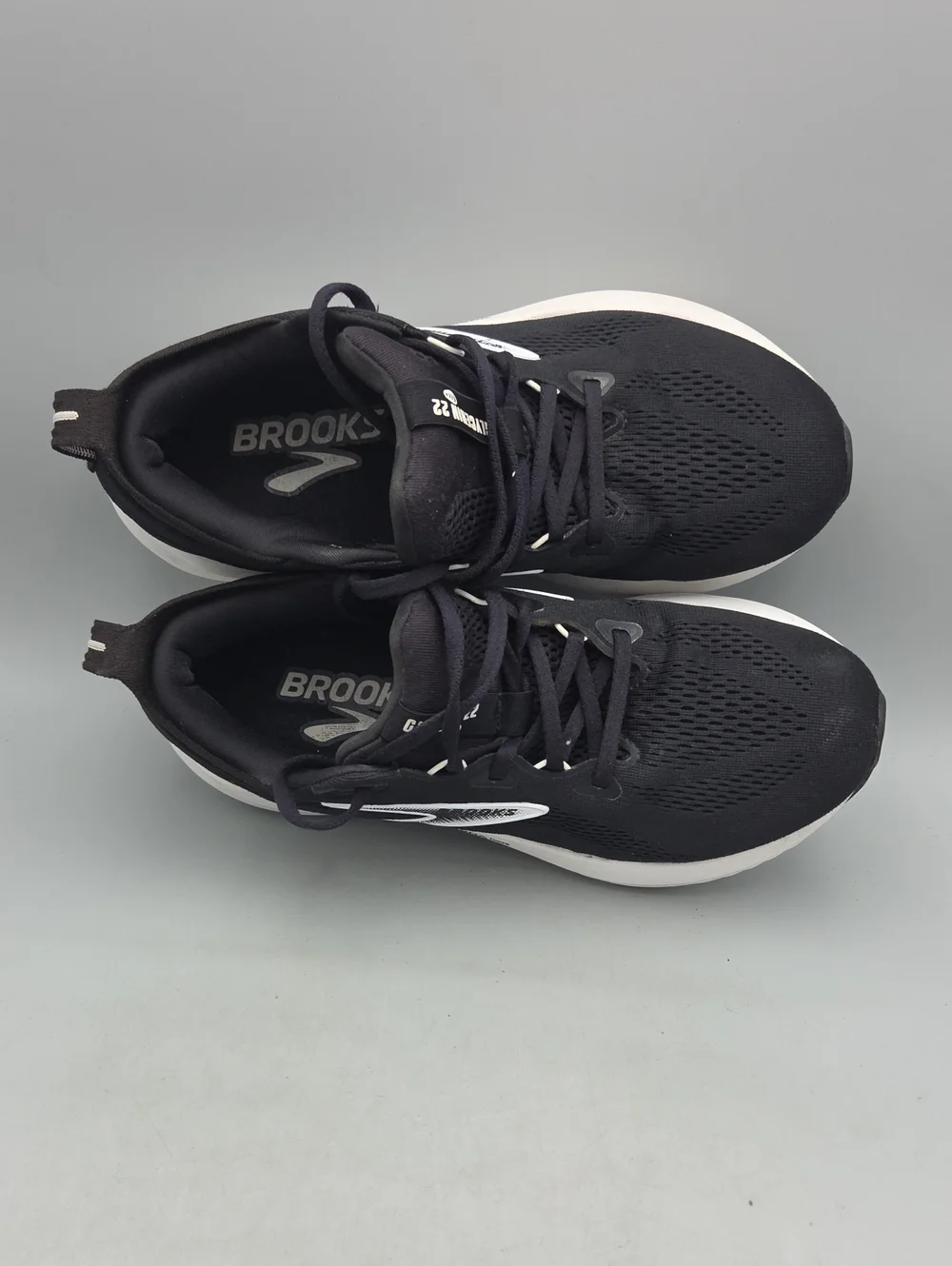 Brooks Glycerin 22 Women size 9.5 black Running Shoes